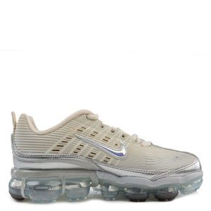 Iridescent WOMEN'S AIR VAPORMAX 360. Worn twice.